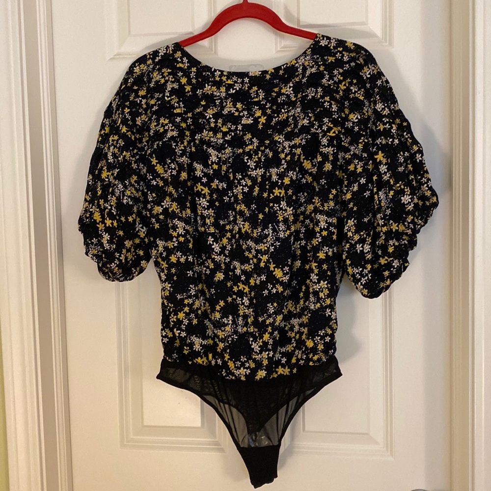 Free People NWT sz small intimately black/yellow floral w puffy sleeves bodysuit - Picture 4 of 13